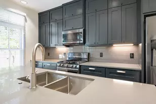 408 W 38 1/2 St, Austin, TX 78705 - Photo 8