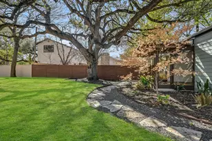 2704 Oakhurst Ave, Austin, TX 78703 - Photo 16