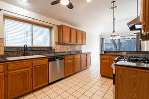 1012 Parrot Trail, Round Rock, TX 78681 - Photo 18