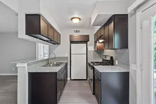 2501 Manor Cir, Austin, TX 78723 - Photo 6