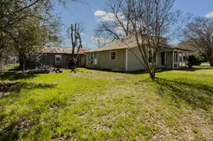 302 E Crockett St, Luling, TX 78648 - Photo 4