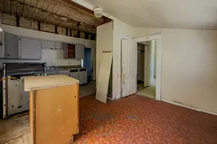 302 E Crockett St, Luling, TX 78648 - Photo 8