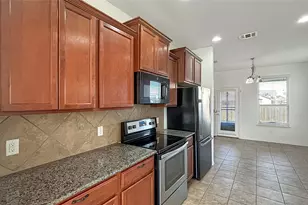 133 S Langtry Ln, Jarrell, TX 76537 - Photo 6