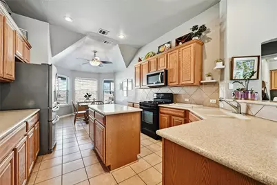 932 Great Sand Dunes Avenue, Pflugerville, TX 78660 - Photo 2