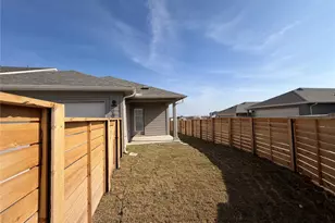 101 Maple Hedge Rd, Hutto, TX 78634 - Photo 8