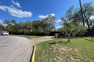 2713 Sweeney Ln, Austin, TX 78723 - Photo 2