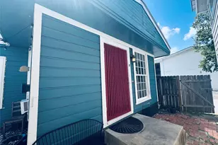 711 W 35th St, Austin, TX 78705 - Photo 2