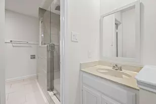 512 Eberhart Ln, Austin, TX 78745 - Photo 18