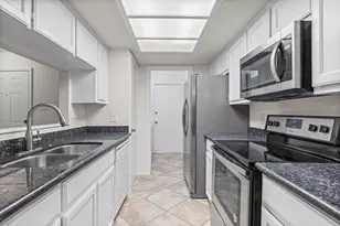 512 Eberhart Ln, Austin, TX 78745 - Photo 2