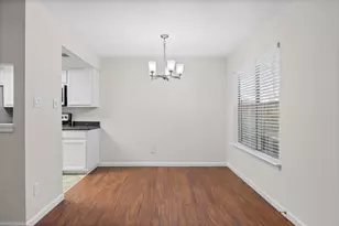 512 Eberhart Ln, Austin, TX 78745 - Photo 8