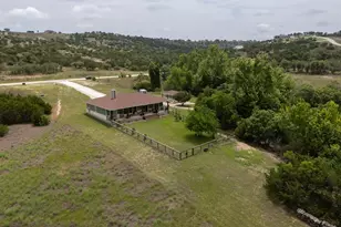 202 Falling Oak Dr, Blanco, TX 78606 - Photo 2