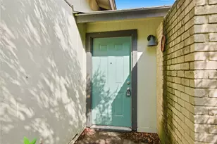 2412 Burleson Ct, Austin, TX 78741 - Photo 2