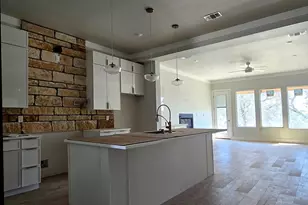 2425 Bruin Dr, Spicewood, TX 78669 - Photo 2