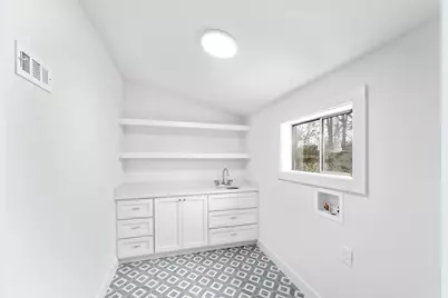 664 E Galveston Street, Giddings, TX 78942 - Photo 14