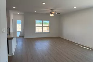 112 Quail Convey Dr, Jarrell, TX 76537 - Photo 8