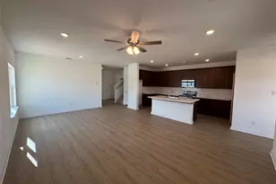 112 Quail Convey Dr, Jarrell, TX 76537 - Photo 4