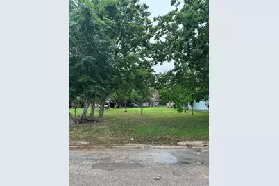 608 Lamar Street, Luling, TX 78648 - Photo 1
