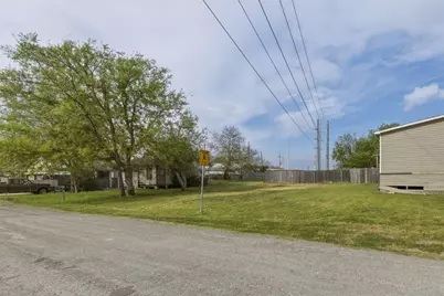 104 Royal Street, Taylor, TX 76574 - Photo 14