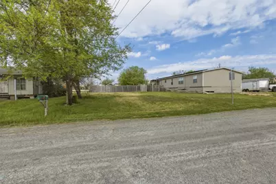 104 Royal Street, Taylor, TX 76574 - Photo 16