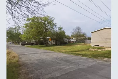 104 Royal Street, Taylor, TX 76574 - Photo 10