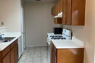 1013 Christopher St, Round Rock, TX 78681 - Photo 6