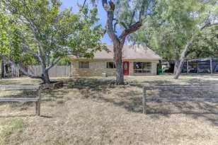 322 E Castleshoals Dr, Granite Shoals, TX 78654 - Photo 2