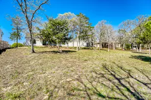 208 Ulupau Cir, Bastrop, TX 78602 - Photo 28