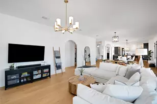 401 Rogart Dr, Briarcliff, TX 78669 - Photo 6