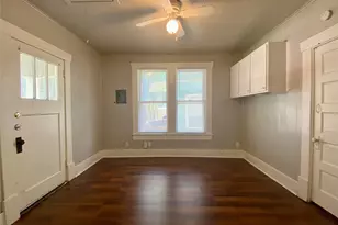 407 E 30th St, Austin, TX 78705 - Photo 8