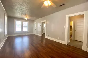 407 E 30th St, Austin, TX 78705 - Photo 2