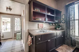 303 Austin St, Fredericksburg, TX 78624 - Photo 14