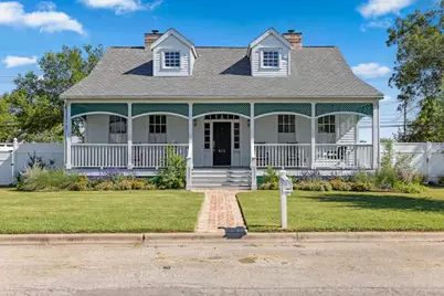 811 E Hempstead Street, Giddings, TX 78942 - Photo 2