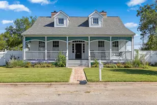 811 E Hempstead St, Giddings, TX 78942 - Photo 2
