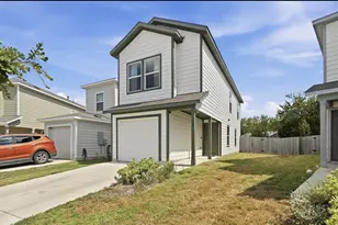 52 Trinity Cir, Lockhart, TX 78644 - Photo 2