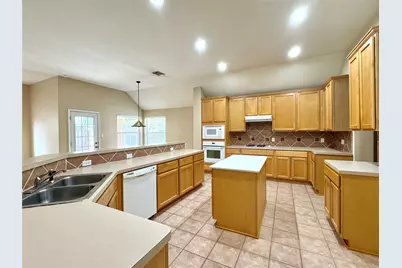 7201 Two Jacks Trail, Round Rock, TX 78681 - Photo 2