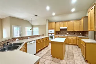 7201 2 Jacks Trail, Round Rock, TX 78681 - Photo 2