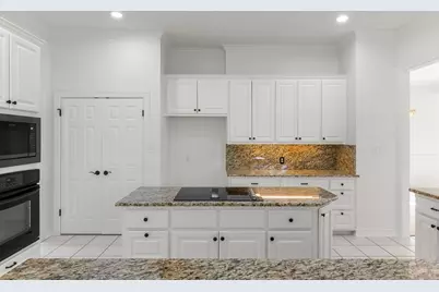 1613 Churchwood Cove, Austin, TX 78746 - Photo 10