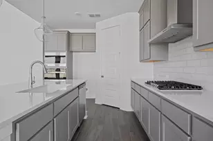 141 Cloverton Cres, Hutto, TX 78634 - Photo 4