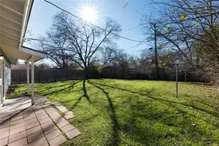 1305 Glenwood Dr, Austin, TX 78723 - Photo 24
