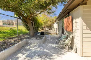 2001 Faro Dr, Austin, TX 78741 - Photo 32