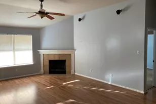 220 Gainer Dr, Hutto, TX 78634 - Photo 2