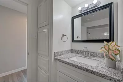 10826 Lynbrook Dr Drive, Houston, TX 77042 - Photo 24