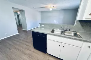 5500 Rose Hill Cir, Austin, TX 78745 - Photo 4