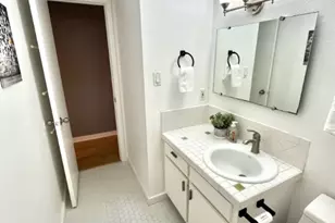 2302 East Side Dr, Austin, TX 78704 - Photo 16