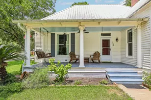 601 Garwood St, Smithville, TX 78957 - Photo 2