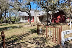 702 Cottonwood Creek Rd, Dripping Springs, TX 78620 - Photo 2