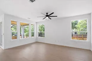 2301 E 10th St, Austin, TX 78702 - Photo 12