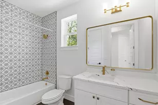 2301 E 10th St, Austin, TX 78702 - Photo 8