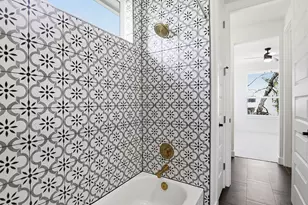 2301 E 10th St, Austin, TX 78702 - Photo 20