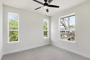 2301 E 10th St, Austin, TX 78702 - Photo 18